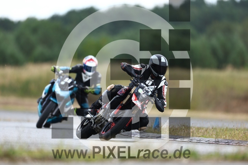 0011-20240805_03281 | Schöne Erinnerungen an spannende Momente - das festzuhalten ist unser Job. PIXELrace.de ist seit 2003 auf den Rennstrecken Europas unterwegs um die Action draußen beim Fahren und die wunderbare Stimmung imm Fahrerlager für euch einzufangen.