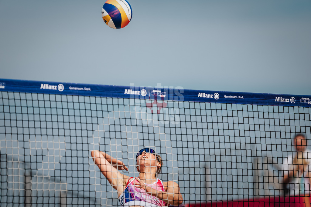 Beachvolleyball | Frauen | Allianz German Beach Tour 2024 | Tourstop Kühlungsborn 2 | 15.08.2024 | Nina Interwies beim Angriff