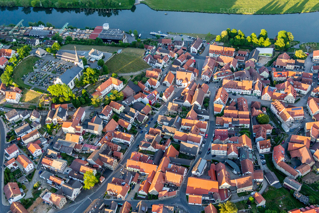 Luftbild: Fluß- Uferbereichen des Main in Wipfeld im Bundesland Bayern in Deutschland. Foto: IMG_079163.jpg vom 15.05.2015 durch Werner Riehm/FLY-FOTO.de