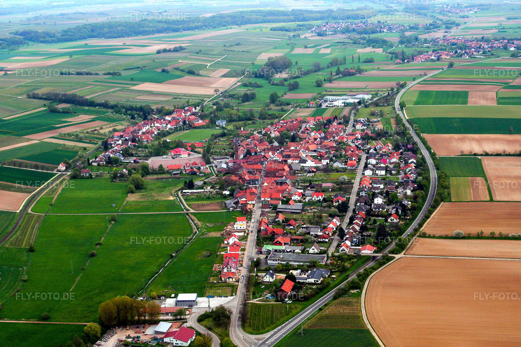 Luftbild: Ortsansicht von Westen im Ortsteil Kapellen in Kapellen-Drusweiler im Bundesland Rheinland-Pfalz in Deutschland. Foto: IMG_1741.jpg vom 01.05.2006 durch Werner Riehm/FLY-FOTO.de