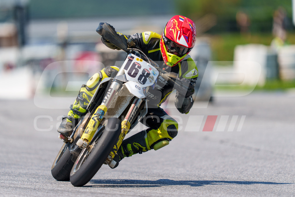 G-Cup + Supermoto Staatsmeisterschaft + Hungarian Supermoto Championship | GRIPcapture steht für authentische Sportfotografie in Österreich – für Momente, die mehr sind als Geschwindigkeit oder Ergebnis. Es geht um Emotion, Spannung, Fokus und den Augenblick, der oft nur einen Wimpernschlag dauert.Ob Motorsport, Teamsport oder 