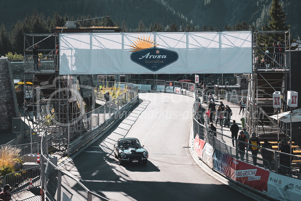 21. Arosa ClassicCar 2025 - 6. =September= 2025 | Renald Egloff aus Küssnacht (SUI) in einem Jaguar XKE/E-Type Coupé aus dem Jahre 1964 mit Startnummer 236 am Arosa ClassicCar 2025 in der Kategorie Classic Trophy..@arosaclassiccar, @arosa.official, #arosaclassiccar, #arosa, #76curves, #classiccarBild: Sportfotografie Markus Aeschimann | www.markus-aeschimann.ch - Realisiert mit Pictrs.com