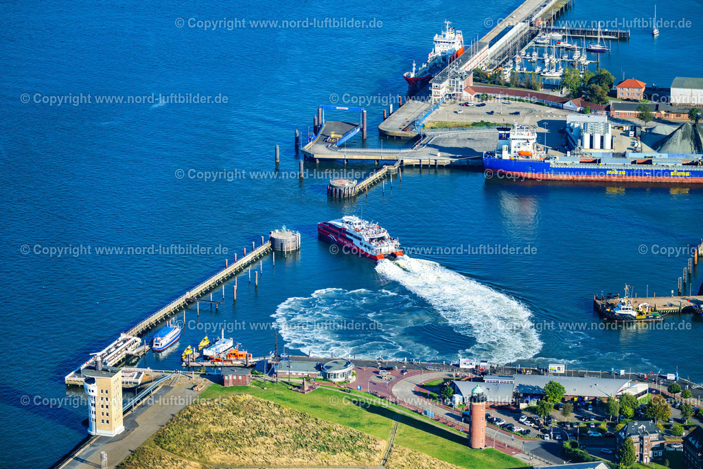Cuxhaven_Hafen_Halunder_Jet_FRS_Fähren_ELS_44488280824 | CUXHAVEN 28.08.2024 Fahrt eines Fähr- Schiffes " Katamaran Halunder Jet der FRS Reederei" in Cuxhaven Hafen Alte Liebe im Bundesland Niedersachsen, Deutschland. // Travel of a ferry ship "Katamaran Halunder Jet der FRS Reederei" in Cuxhaven habour in the state Lower Saxony, Germany. Foto: Martin Elsen