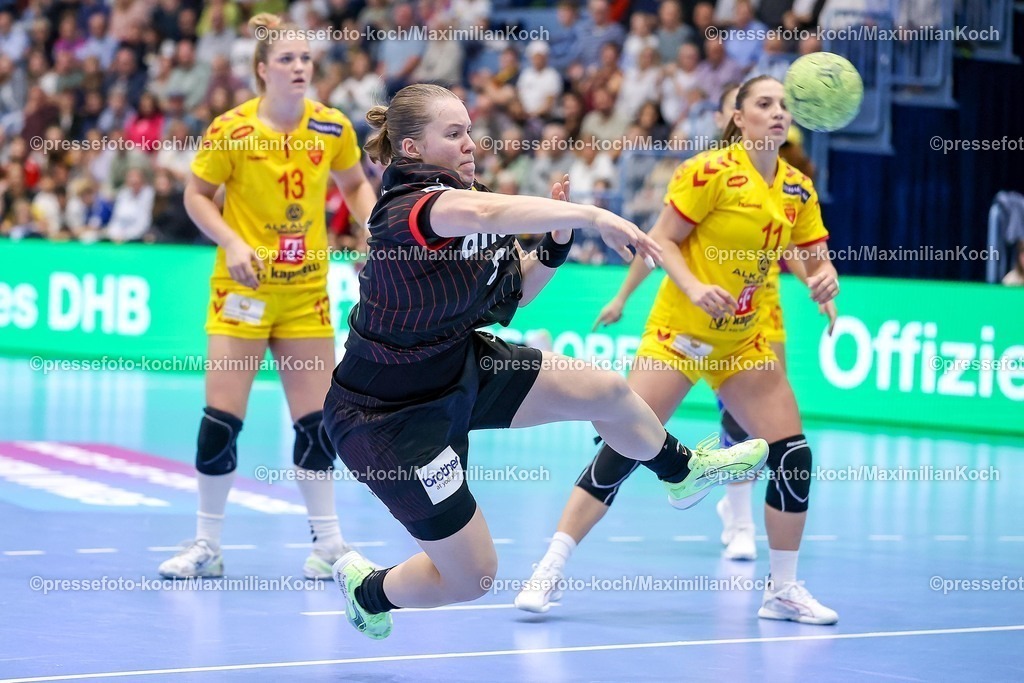 DHB16102501029 | 16.10.2025, Handball, EHF Frauen Länderpiel, EM Qualifikation 2026, Deutschland - Nordmazedonien, Schwalbe-Arena in Gummersbach:  Lisa ANTL  (GER #09) wirft auf das Tor 