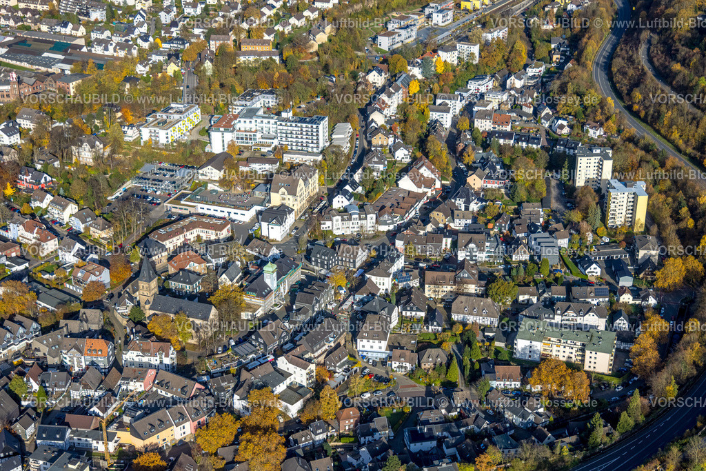 Herdecke251104528 | Luftbild, City mit Rathaus mit grüner Turmspitze und Baustelle, Stiftskirche St. Marien, hinten Robert-Bonnermann-SchuleGrundschule, Convivo Park Herdecke und Seniorenhaus an der Altstadt, herbstliche Bäume, Herdecke, Ruhrgebiet, Nordrhein-Westfalen, Deutschland