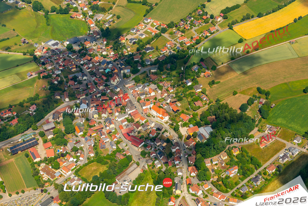 Das Luftbild zeigt :  Tiefenbach - Die Luftaufnahme wurde 2023 vom UL-Flugzeug aus erstellt ( keine Drohne ) - Hochauflösende Luftaufnahme - Für grossformatige Ausdrucke geeignet. Die Geschenkidee !Mit Lizenz und Bildrechte bestellbar