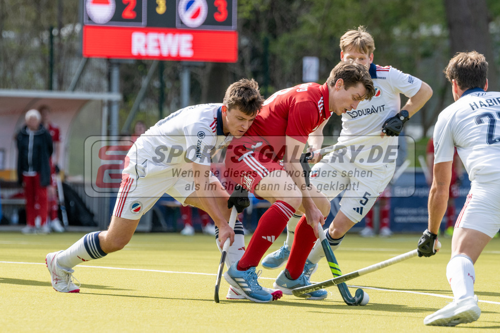 SFE_20260321_0055 | Köln, Deutschland, 21.03.26: Feldhockey 1. Bundesliga Herren zwischen Rot-Weiss Köln - Mannheimer HC im REWE Sportpark am 21.03.2026 in Köln, Deutschland. (Foto von Stephan Fehrmann)Köln, Germany, 21.03.26: Feldhockey 1. Bundesliga Herren between Rot-Weiss Köln - Mannheimer HC in REWE Sportpark at 21.03.2026 in Köln, Deutschland. (Foto from Stephan Fehrmann)