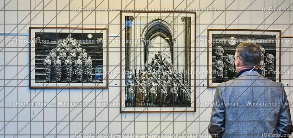 ALP2055_Buchvorstellung-Systemerhalter_Fellner Leo | (C)2023 FotoLois.com, Alois Spandl, Buchpräsentation 'Systemerhalter' von Leo Fellner, die Vernissage im Landesklinikum Melk musste kurzfristigst wegen zu großer Gefahr einer Corona-Infektion abgesagt werden, weshalb nur wenige Beuscher zur Präsentation erschienen sind (statt der angemeldeten 150 Personen), die Ausstellung im Landesklinikum kann noch bis Weihnachten einzeln oder in Kleingruppen besucht werden, Do 9. Nobember 2023.