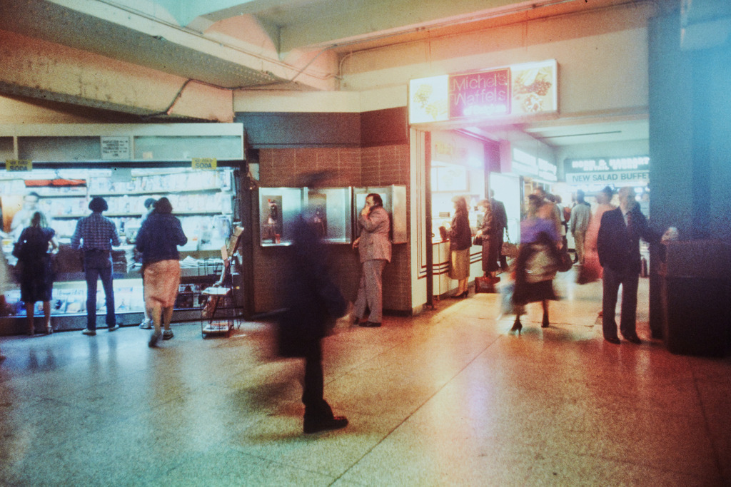 04USA_NYC_sreet_1980_9773 | Beegebilder online. 
BIldarchiv von Beege Fotodesign mit ausgewählten Werken, die sich besonders gut für die Dekoration Ihrer Räume oder Wände eignen. 