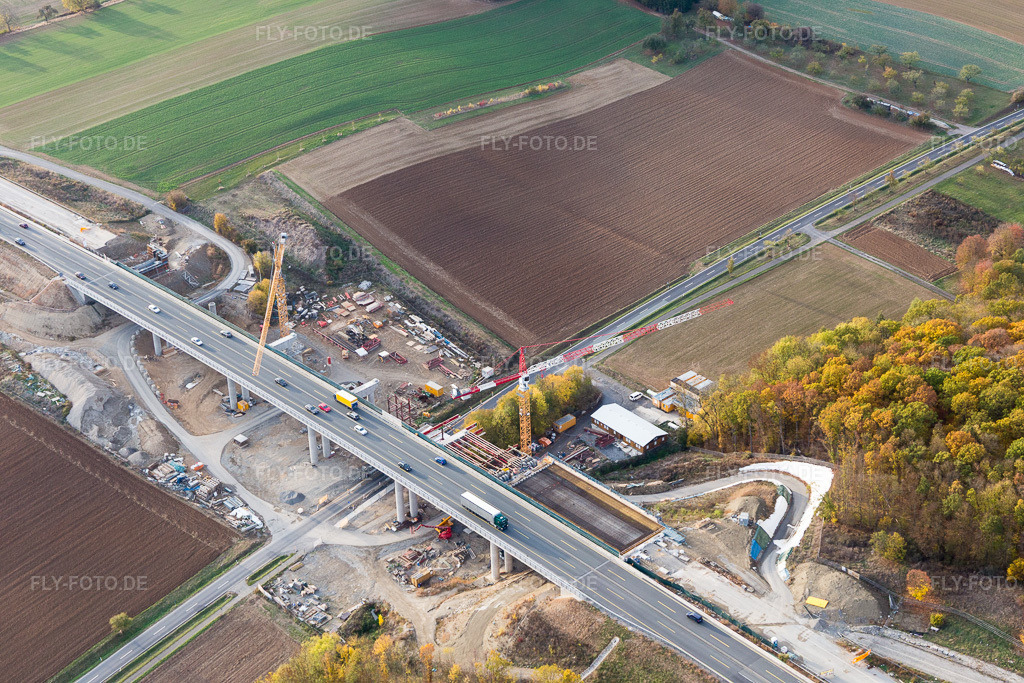 Luftbild: Brückenbaustelle an der BAB A7 im Ortsteil Schraudenbach in Werneck im Bundesland Bayern in Deutschland. Foto: IMG_112388.jpg vom 02.11.2018 durch Werner Riehm/FLY-FOTO.de