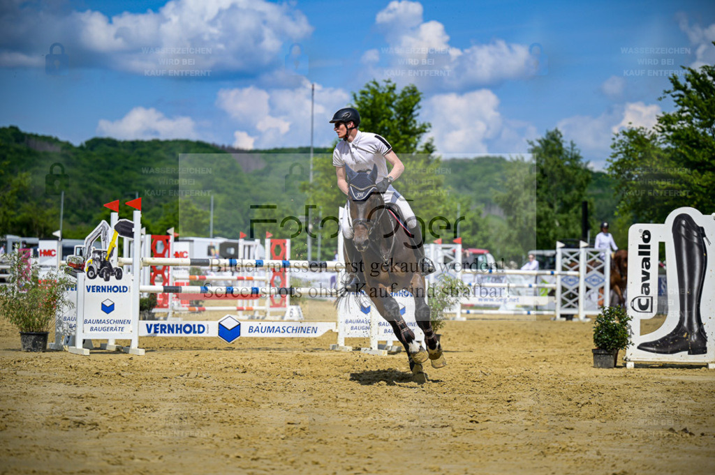Reitturnier Lienen | Entdecke hochwertige Reitturnierfotos von Foto Oger. Professionell, emotional und authentisch – jetzt Lieblingsmomente im Shop bestellen. - Realisiert mit Pictrs.com