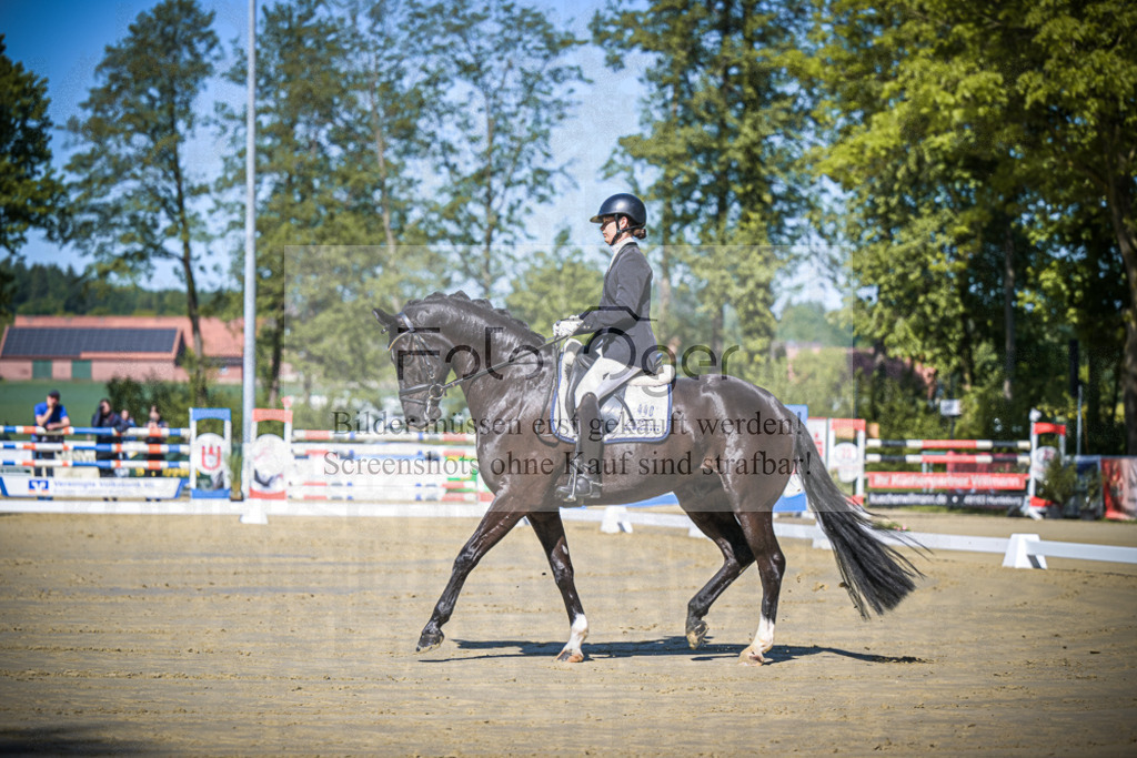 DOS_5346 | Entdecke hochwertige Reitturnierfotos von Foto Oger. Professionell, emotional und authentisch – jetzt Lieblingsmomente im Shop bestellen.Deutschlandweite Turnierfotografie. - Realisiert mit Pictrs.com
