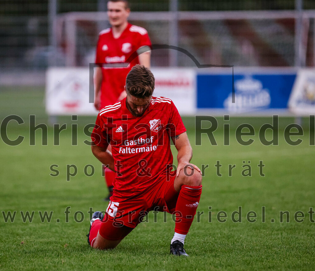 2023-08-01_003_FC_Finsing_gegen_SpVgg_Altenerding | Finsing, Deutschland, 01.08.2023:
Fußball, TOTO Pokal 2023 / 2024, 1. Spieltag, FC Finsing gegen SpVgg Altenerding, Endergebnis: 0:5

Christian Hennel (FC Finsing, #15)

Foto: Christian Riedel / fotografie-riedel.net