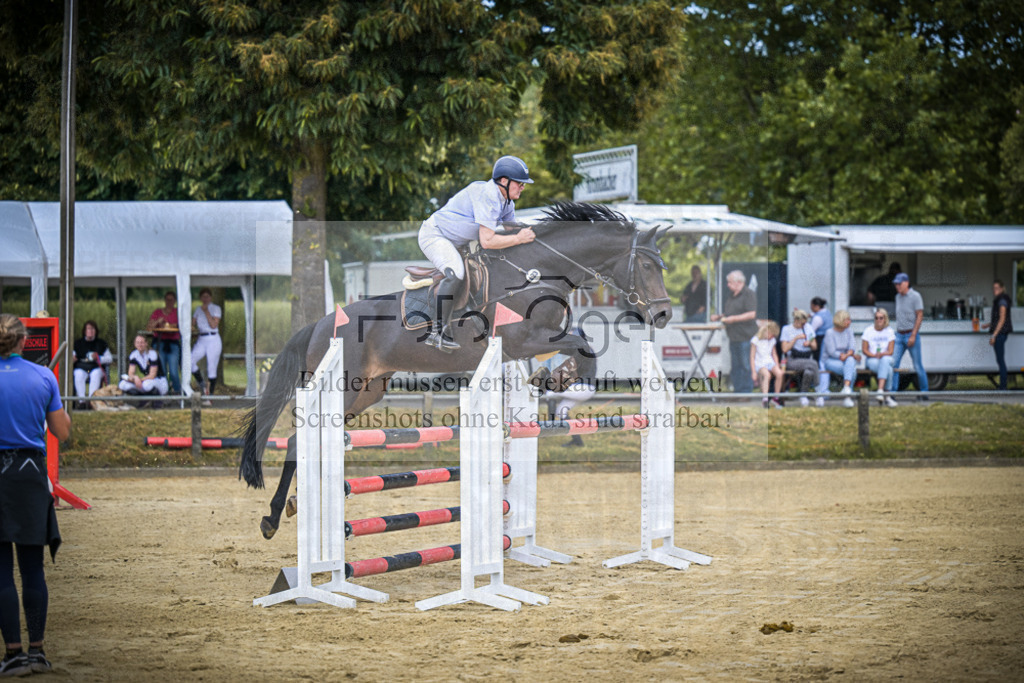 DOS_0710 | Entdecke hochwertige Reitturnierfotos von Foto Oger. Professionell, emotional und authentisch – jetzt Lieblingsmomente im Shop bestellen.Deutschlandweite Turnierfotografie. - Realisiert mit Pictrs.com