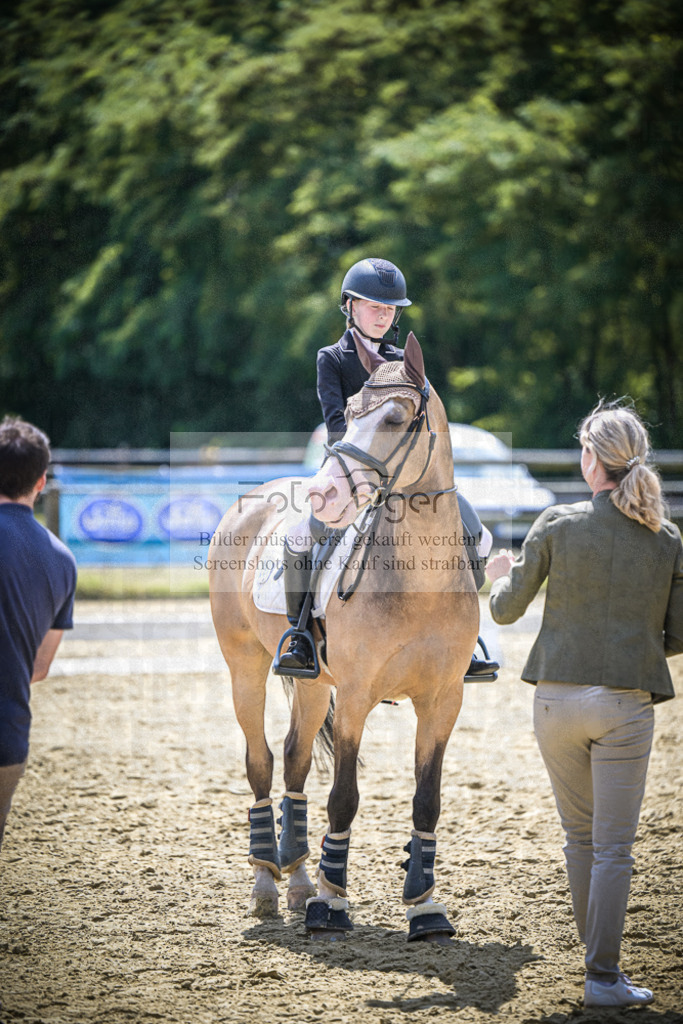 DOS_3593 | Entdecke hochwertige Reitturnierfotos von Foto Oger. Professionell, emotional und authentisch – jetzt Lieblingsmomente im Shop bestellen.Deutschlandweite Turnierfotografie. - Realisiert mit Pictrs.com