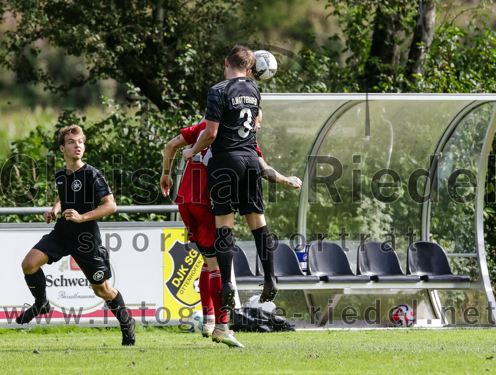 2023-09-17_007_DJK_Ottenhofen_gegen_FC_Finsing_II | Ottenhofen, Deutschland, 17.09.2023:
Fußball, Kreisklasse 2023 / 2024, 7. Spieltag, DJK Ottenhofen gegen FC Finsing II, Endergebnis: 3:0

Sebastian Bargen (DJK Ottenhofen, #2), Benedikt Schiwietz (FC Finsing, #28), Sebastian Reiser (DJK Ottenhofen, #3)

Foto: Christian Riedel / fotografie-riedel.net