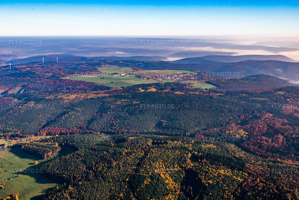 Luftbild: landwirtschaftlichen Feldern und Nutzflächen im Ortsteil Würzberg in Michelstadt im Bundesland Hessen in Deutschland. Foto: IMG_084974.jpg vom 01.11.2015 durch Werner Riehm/FLY-FOTO.de