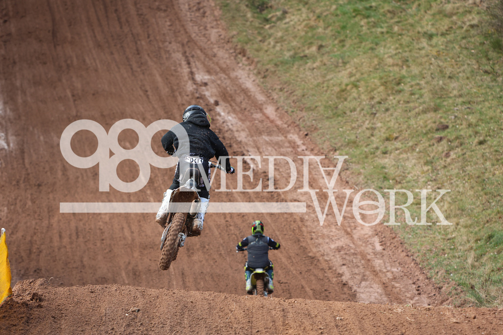 5E6A7695 | 989 MEDIAWORK