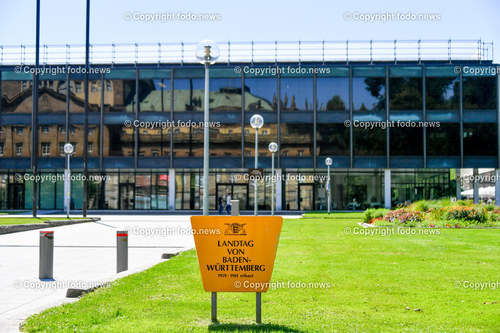 Deutschland_ Baden-Wuerttemberg_ Stuttgart_ 09.08.2025-11 | 09.08.2025, Deutschland, GER, Baden-Wuerttemberg, Stuttgart, im Bild Themenbild, Stadtansichten, Landtag Baden-Wuerttemberg, Stuttgart, Landespolitik, Parlament, Abgeordnete, Plenarsaal, Demokratie, Landesregierung, Gesetze, Debatten, Landesverfassung, politische Entscheidungen, Ministerpraesident, Landeshauptstadt, Volksvertretung, Landesverwaltung, Ausschuesse, Fraktionen, Wahlkreis, Buergervertretung, Regierungssitz, politische Meinungsbildung, Parlamentsgebaeude, Legislative, Politik in Baden-Wuerttemberg, Schild, Logo, Hinweis, Feature, Symbolbild 
