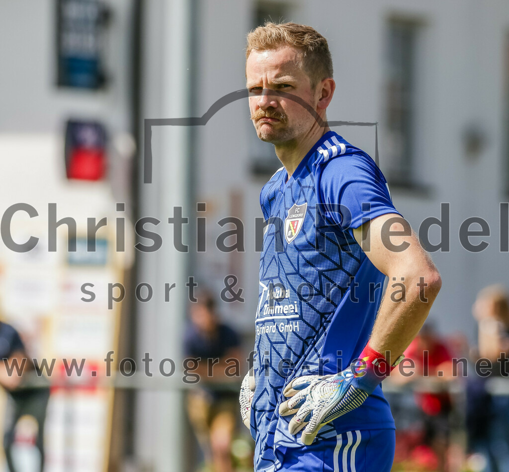 2023-07-30_117_FC_Lengdorf_gegen_SpVgg_Altenerding | Lengdorf, Deutschland, 30.07.2023:
Fußball, Kreisliga 2023 / 2024, 1. Spieltag, FC Lengdorf gegen SpVgg Altenerding, Endergebnis: 1:1

Torwart Johannes Preis (FC Lengdorf, #1)

Foto: Christian Riedel / fotografie-riedel.net