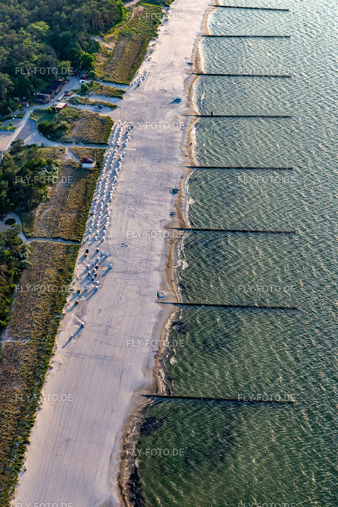 Strand und Kurplatz Zempin http://usedomer-bernsteinbaeder.de/zempin/ | Luftbild: Strand und Kurplatz Zempin http://usedomer-bernsteinbaeder.de/zempin/ in Zempin im Bundesland Mecklenburg-Vorpommern in Deutschland. Foto: IMG_141471.jpg vom 06.06.2024 durch ©2025 Werner Riehm fly-foto.de/copyright - Realisiert mit Pictrs.com