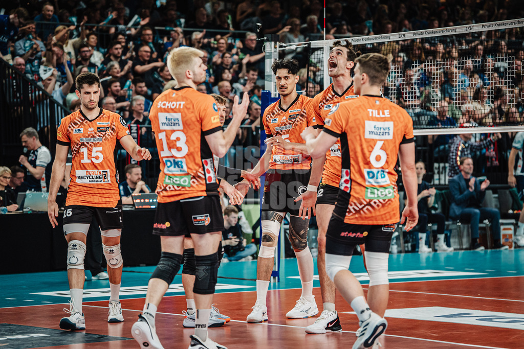 Volleyball | Herren | Saison 2024/2025 | 1. Volleyball Bundesliga Männer | Finale | SVG Lüneburg vs. BERLIN RECYCLING Volleys | 01.05.2025 | Berlin ärgert sich, ganz besonders Jake Hanes (#22, Berlin Recycling Volleys) rechts