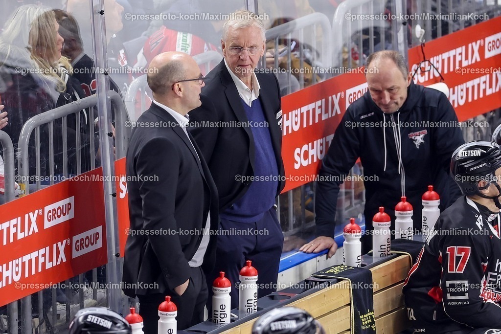 Koe30122401025 | 30.12.2024, Eishockey, Penny DEL, Kölner Haie - Löwen Frankfurt, Spieltag 32, Lanxess-Arena Köln: Trainer Kari Jalonen (Cheftrainer Kölner Haie)
