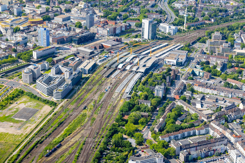 Luftbild Duisburg-4465 | Baustelle zum Umbau des Hauptbahnhofes der Deutschen Bahn " Duisburger Welle " an der Otto-Keller-Straße im Ortsteil Dellviertel in Duisburg im Ruhrgebiet im Bundesland Nordrhein-Westfalen - Realisiert mit Pictrs.com