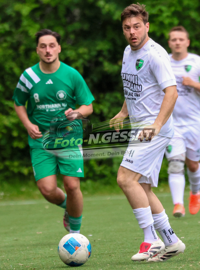 SC Bünde - TuS Tengern | Auf dem Bild zu sehen: weiß SC Bünde: Fabio SerroneSC Bünde, TuS Tengern, Saison 25/26, Bezirksliga, Hunnebrock, Deutschland - Realisiert mit Pictrs.com