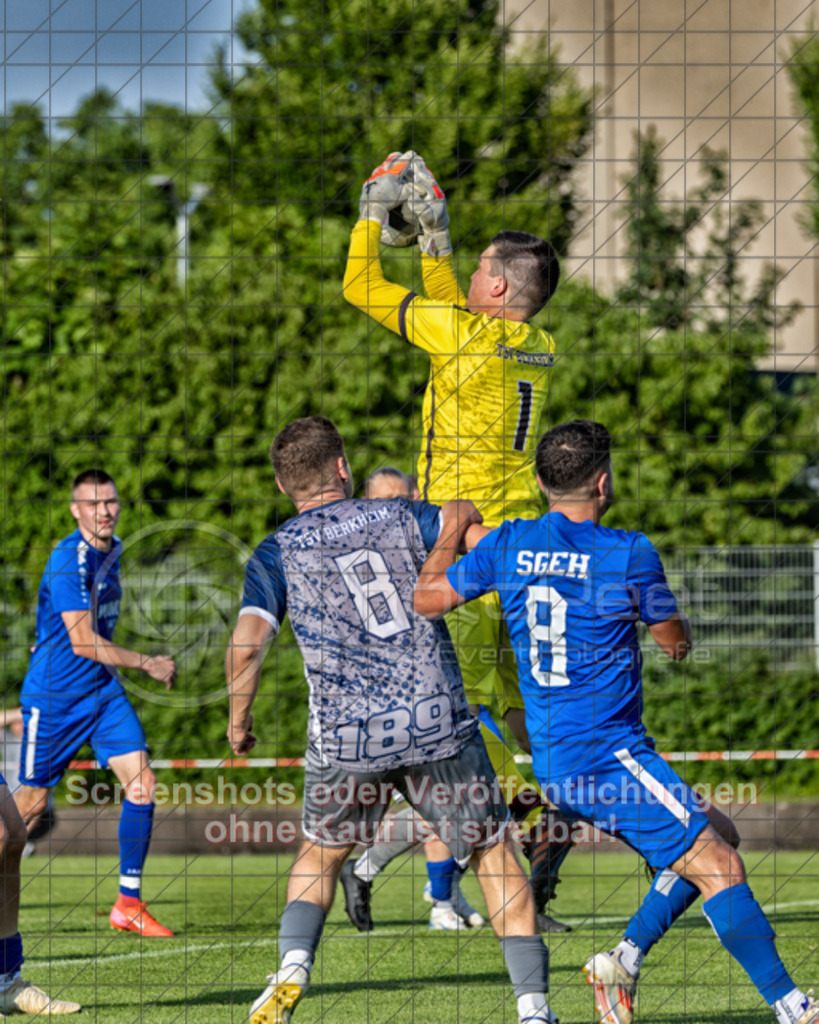 20250618_191822_0223-Bearbeitet | #,SG Erkenbrechtsweiler-Hochwang (blau) vs. TSV Berkheim (grau), Fußball, Entscheidungsspiel 2 in Bezirksliga - Bezirk Neckar/Fils, Saison 2024/2025, Rasenplatz, Erlengarten 37, 73087 Bad Boll, 18.06.2025 - 18:30 Uhr,Foto: PhotoPeet-Sportfotografie/Peter Harich