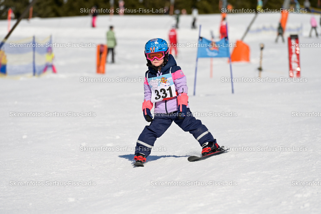 SRF_27.02.2026_104 | Skirennfotos,Serfaus,Fiss,Ladis,Kinderskirennen,Winter,Tirol,Oberland,skirace,SFL,feelfree,weil wir's genießen,ski,Ski,skifahren,Sonnenplateau, - Realisiert mit Pictrs.com