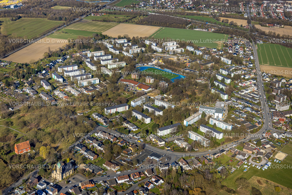 Dortmund250300049 | Luftbild, Fußballstadion des BV Teutonia 1920 Dortmund-Lanstrop e.V., Hochhaussiedlung und Mehrfamilienhaus Wohnanalage Büttnerstraße und Einkaufszentrum mit Netto Supermarkt in der Färberstraße, Lanstrop, Dortmund, Ruhrgebiet, Nordrhein-Westfalen, Deutschland