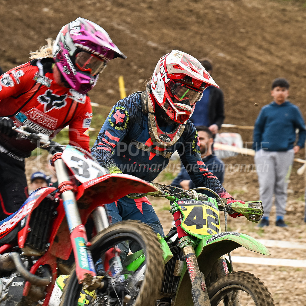 Motocross Schlatt bei Winterthur - 30. April 2023 | #42 Elmer Lukas aus Zuerich (CH) auf Kawasaki in der Kategorie ProRace Serie am Motocross Schlatt bei Winterthur, 30. April 2023. 
Instagram: @mx_schlatt | @mc_wila | @sam_schweiz
Bild: Sportfotografie Markus Aeschimann | www.markus-aeschimann.ch - Realisiert mit Pictrs.com