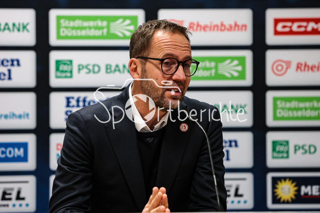 Duesseldorfer EG - Augsburger Panther | DEG Trainer Roger Hansson auf der Pressekonferenz nach der Partie