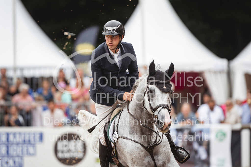 240906_BuCha_GP-618 | Deine schönsten Turniermomente als professionelle Fotos! Entdecke hochwertige Pferdesport-Fotografie im Online-Shop. Jetzt Fotos finden & bestellen!