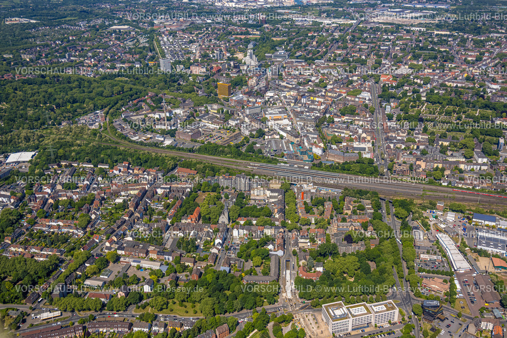 Gelsenkirchen250505591 | Luftbild, City Innenstadt Gelsenkirchen, Hbf Hauptbahnhof Bahngleise, Bahnhofstraße und Ringstraße, Fußgängerzone, Bochumer Straße, Neustadt, Gelsenkirchen, Ruhrgebiet, Nordrhein-Westfalen, Deutschland