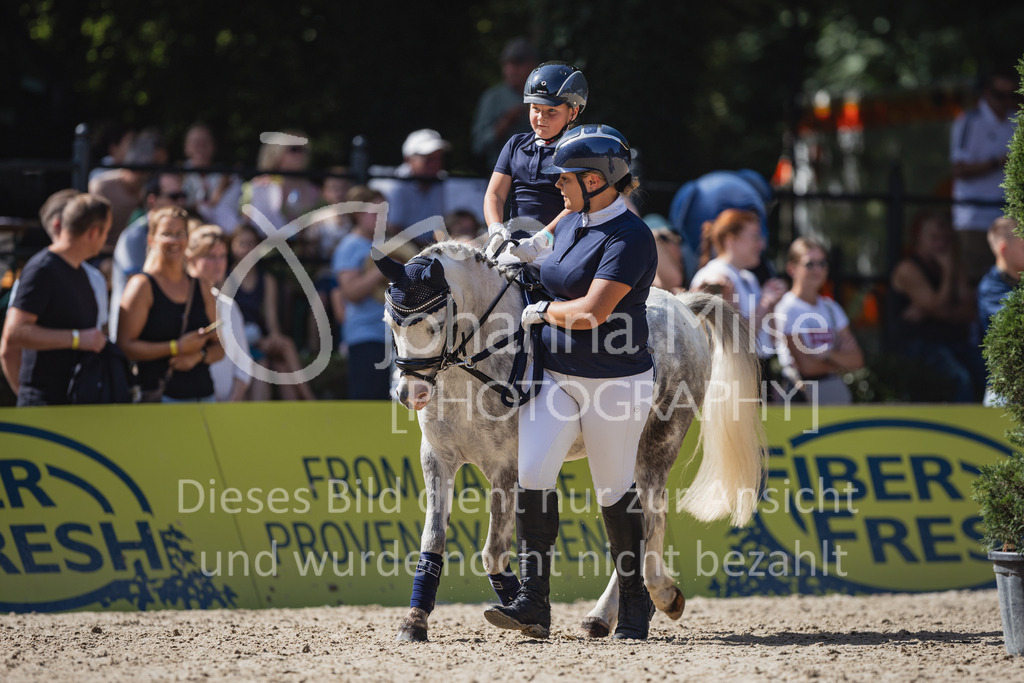 230910_OWLCh_Führzügel-129 | Deine schönsten Turniermomente als professionelle Fotos! Entdecke hochwertige Pferdesport-Fotografie im Online-Shop. Jetzt Fotos finden & bestellen!