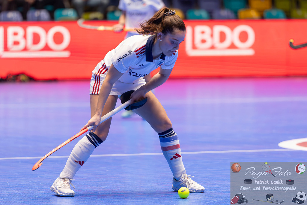 Volvo E.R.B. Final 4 Halbfinale Frauen: Mannheimer HC - Düsseldorfer HC, 25.01.2025 | Fiona Felber (Mannheimer HC #6) am Ball, Mannheimer HC - Düsseldorfer HC, Frankfurt, Süwag Arena, 25.1.2025 - Realisiert mit Pictrs.com