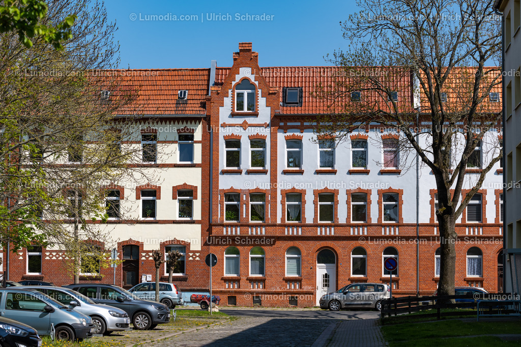 10049-12813 - Halberstadt - Kurze Strasse | Stockfoto und Bilderpool mit Bildmaterial aus Deutschland, dem Harz, Halberstadt, Quedlinburg, Wernigerode und weltweit. Qualitativ hochwertige und professionelle Fotos anschauen und kaufen. - Realisiert mit Pictrs.com