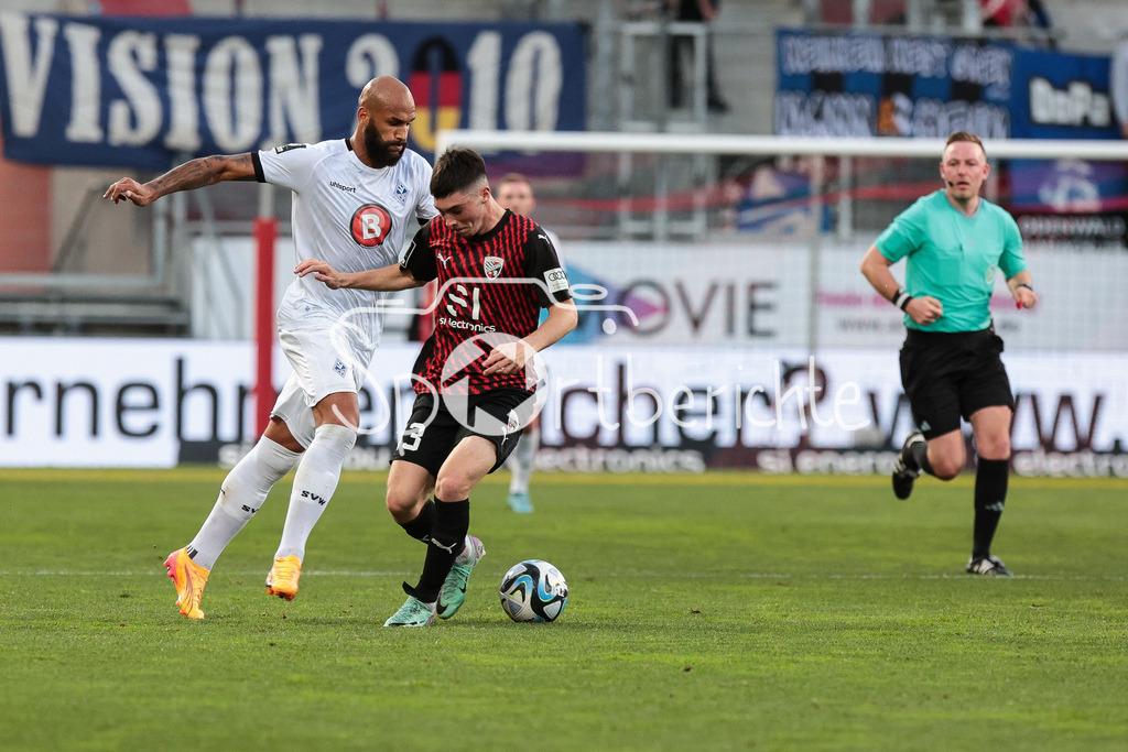 FC Ingolstadt - SV Waldhof Mannheim | im Duell Terrence BOYD (SVW #13) und Felix KEIDEL (FCI #43) / Zweikampf