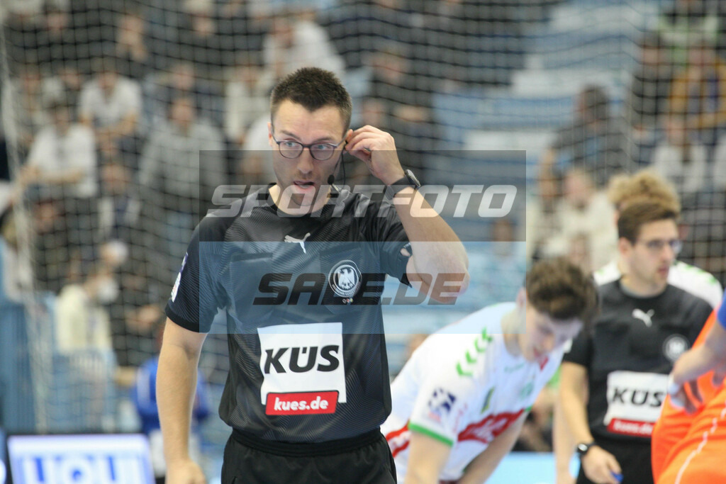 VFL Gummersbach - GWD Minden | Referee - © Sportfoto-Sale (MK) - Realisiert mit Pictrs.com