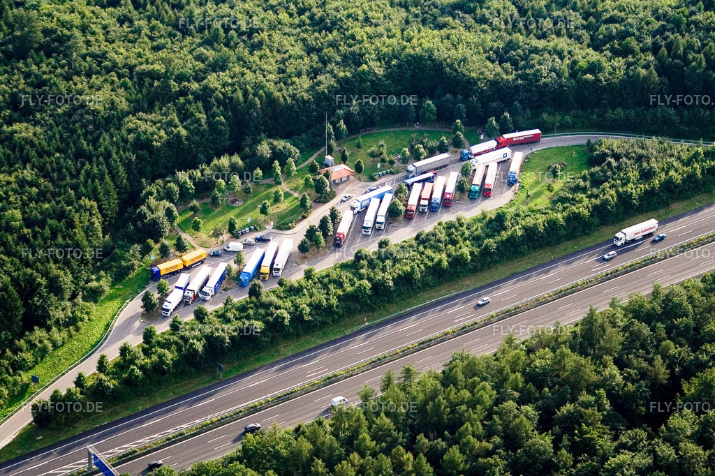 Mutschelbach, Autobahnparkplatz | Luftbild: Mutschelbach, Autobahnparkplatz im Ortsteil Untermutschelbach in Karlsbad im Bundesland Baden-Württemberg in Deutschland. Foto: IMG_12443.jpg vom 05.08.2008 durch Werner Riehm/FLY-FOTO.de - Realisiert mit Pictrs.com