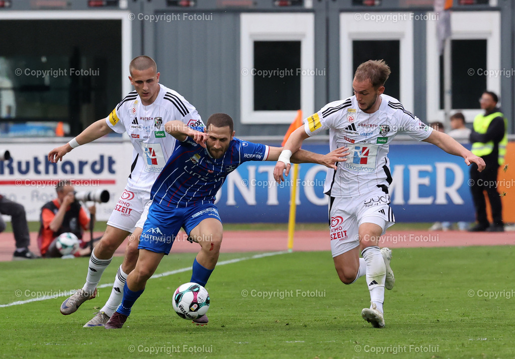 A_LUI_18042026____08 | ADMIRAL BUNDESLIGA RZ PELLETS WAC-BLAU WEISS LINZ 18.04.2026 IM BILD : FABIAN WOHLMUTH ,ANGELO GATTERMAYER (WAC) UND SHON WEISSMAN (BLAU WEISS) FOTO:FOTOLUI/MW