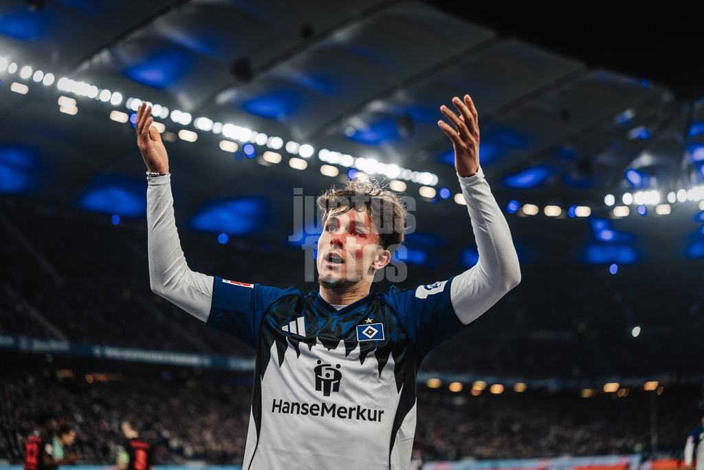 Fußball | Männer | Saison 2025/2026 | 1. Fußball-Bundesliga | 17. Spieltag | Hamburger SV vs. Bayer 04 Leverkusen | 04.03.2026 | Otto Stange (#49, HSV) heizt die Fans ein