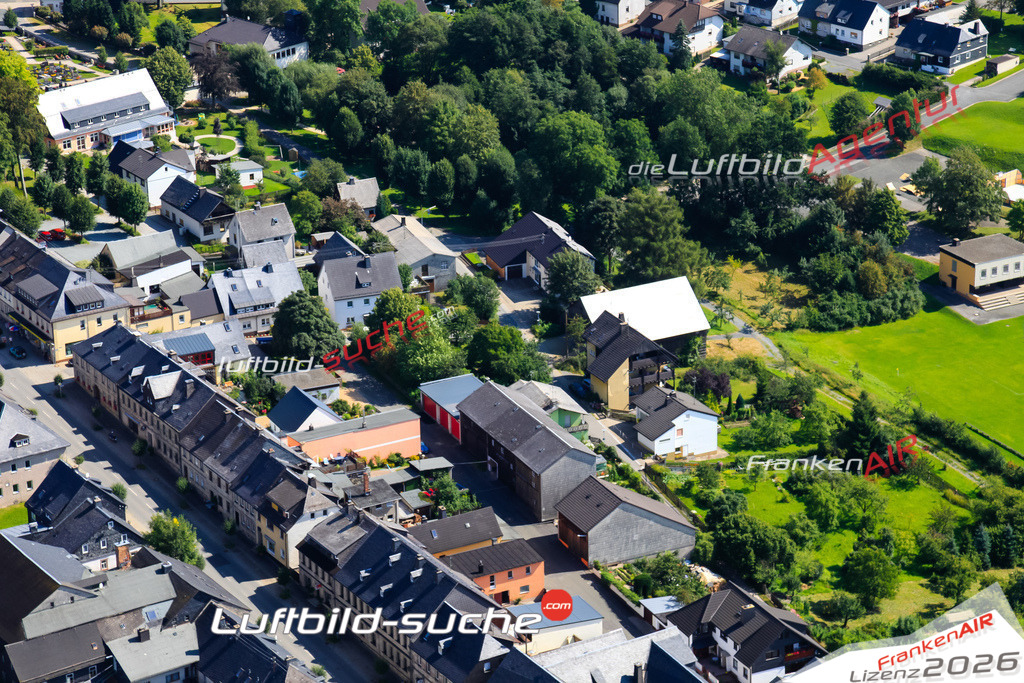 Die Luftaufnahme der Stadt Teuschnitz wurde vom UL-Flugzeug heraus erstellt ( keine Drohne )- hohe Auflösung für beste Qualität