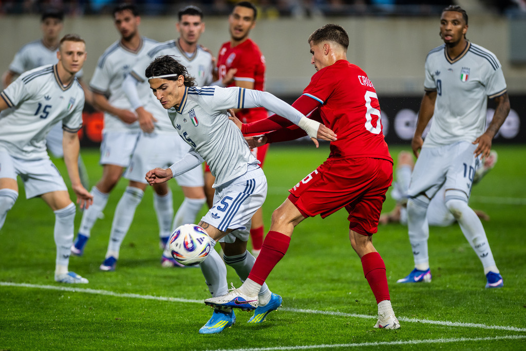 Luxembourg v Italy | International men's football friendly Luxembourg v Italy on 3 june 2026 at 8.45pm (CET) at Stade de Luxembourg - Luxembourg's Tomas Cruz Moreira (r., #6) trying to chase the ball off Italy's Luca Lipani (l., #5) - Realisiert mit Pictrs.com