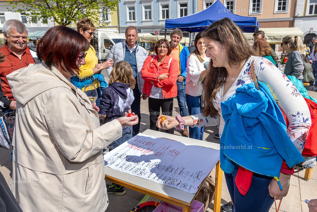 Eierpecken am Hauptplatz | Bildershop von pixelworld.at - Realisiert mit Pictrs.com