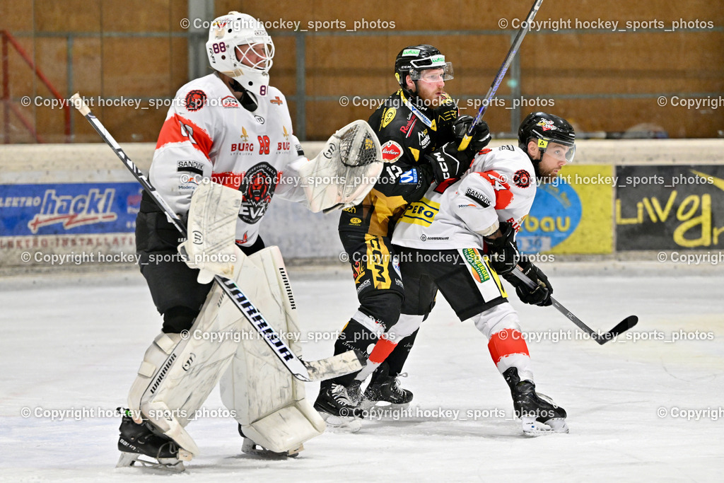 EC MET PHOTOVOLTAIK HORNETS SPITTAL vs. EV ZELTWEG MURTAL LIONS | #88 Mocher Paul EV ZELTWEG MURTAL LIONS, #12 Glavic Gasper EC Hornets Spittal, #44 Selan Maks EV ZELTWEG MURTAL LIONS, EC MET PHOTOVOLTAIK HORNETS SPITTAL vs. EV ZELTWEG MURTAL LIONS, EC MET PHOTOVOLTAIK HORNETS SPITTAL vs. EV ZELTWEG MURTAL LIONS am 08.02.2026 in Spittal an der Drau (Eissportzentrum Spittal), Austria, (Photo by Bernd Stefan)