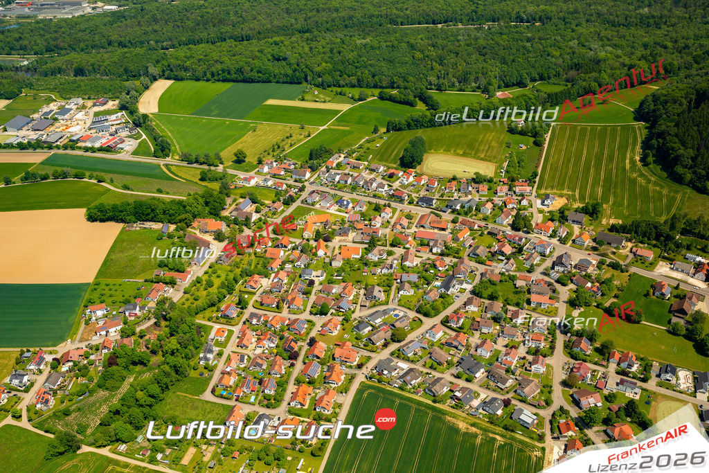 Das Luftbild zeigt Wangen Illerrieden - Die Luftaufnahme wurde 2023 vom UL-Flugzeug aus erstellt ( keine Drohne ) - Hochauflösende Luftaufnahme - Für grossformatige Ausdrucke geeignet. Die Geschenkidee !Mit Lizenz und Bildrechte bestellbar