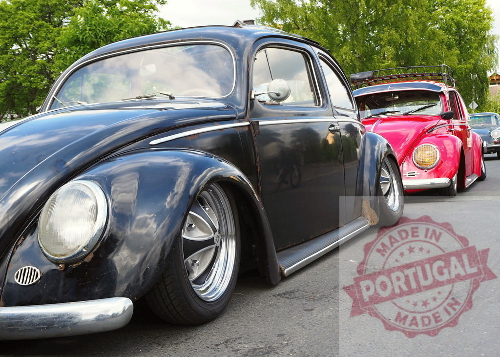 Volkswagen Beetle cars lined up at a custom car show | Custom lowrider Volkswagen Beetle cars displaying unique modifications - Realisiert mit Pictrs.com